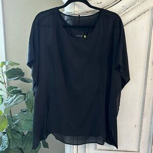 Lyssé Women’s Small Black Lightweight Dressy Top